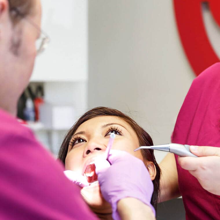 Advice on orthodontic treatment at the initial examination