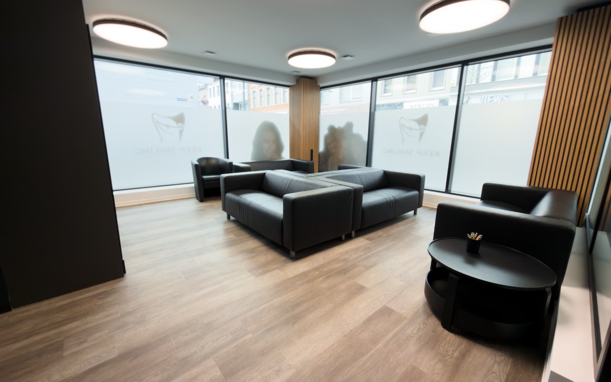 Lounge und Wartebereich Keep Smiling Lounge und Wartebereich Keep Smiling